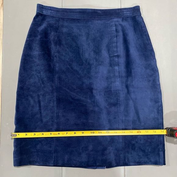 Rock Creek genuine leather vintage skirt. Size 8 with golden button and zipper - Picture 2 of 5